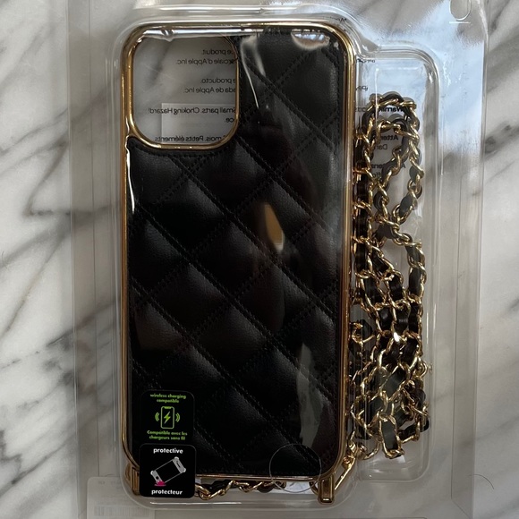 PRO IPHONE MAX 12 CASE BlACK QUILTED & GOLD CHAIN